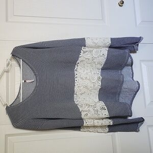 Light long sleeve top w/see through lace